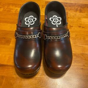 Sanita Clogs nursing casual NWOB 38 7/7.5